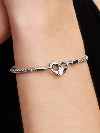 Strukturerat armband från Pandora Moments-kollektionen
