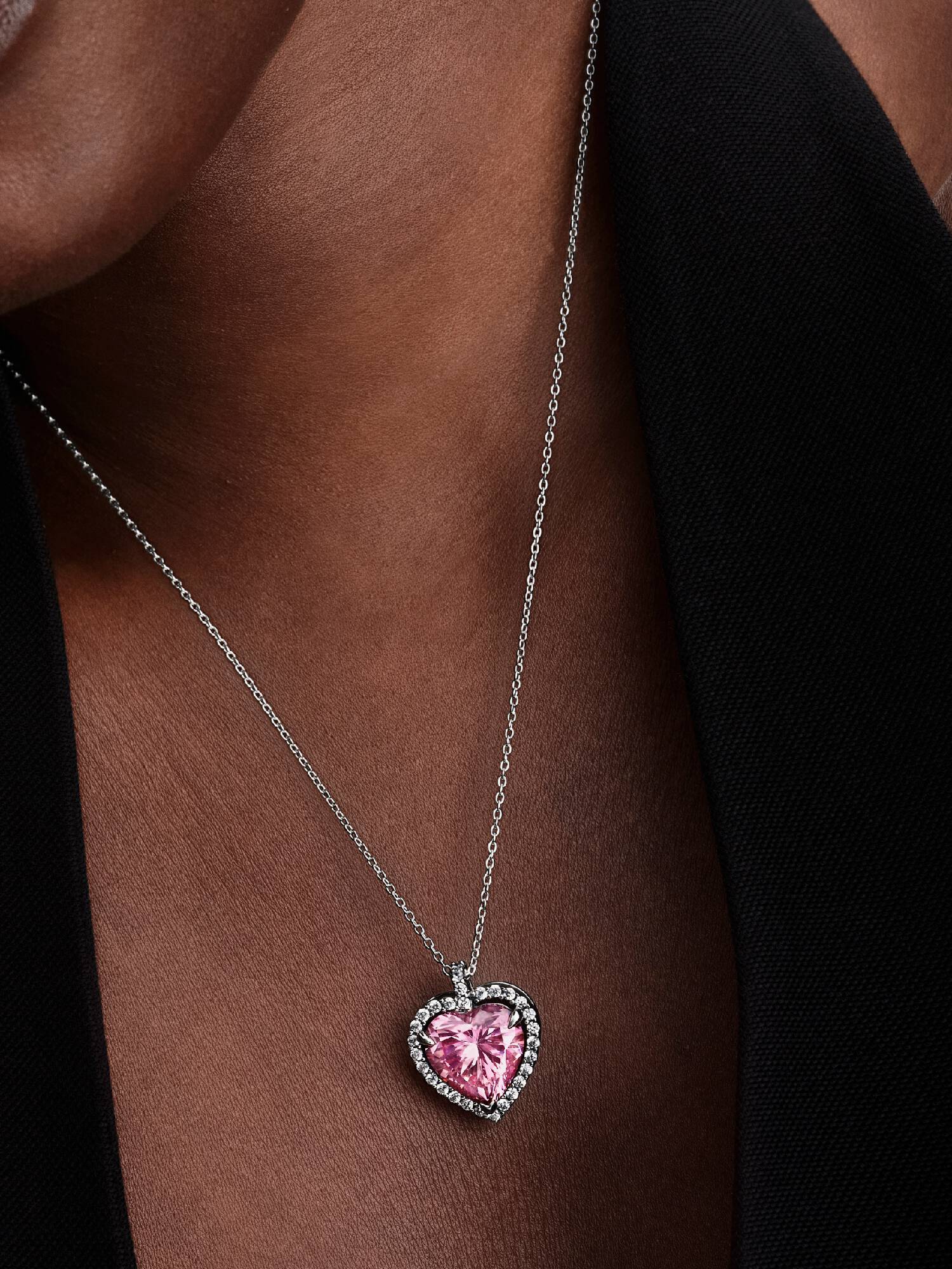 Collierhalsband med rosa sten