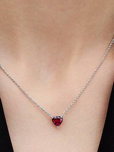 Collier med hjärtformat, glittrande hängsmycke