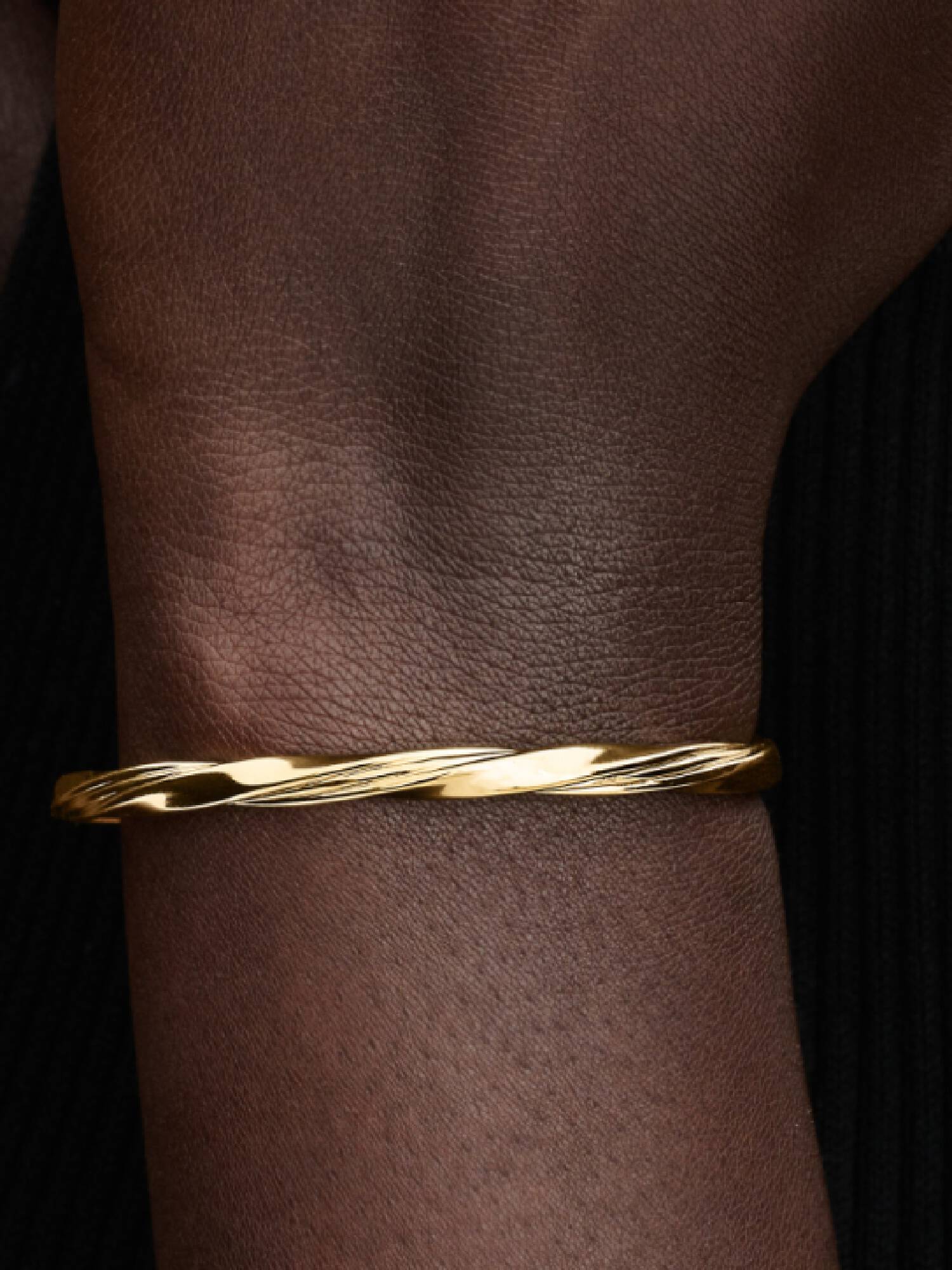 Vriden öppen armring
