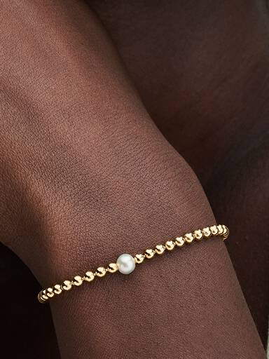 Armband med behandlad sötvattensodlad pärla och metallpärlor