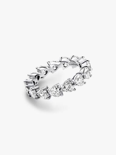 Ring med hjärtformade stenar