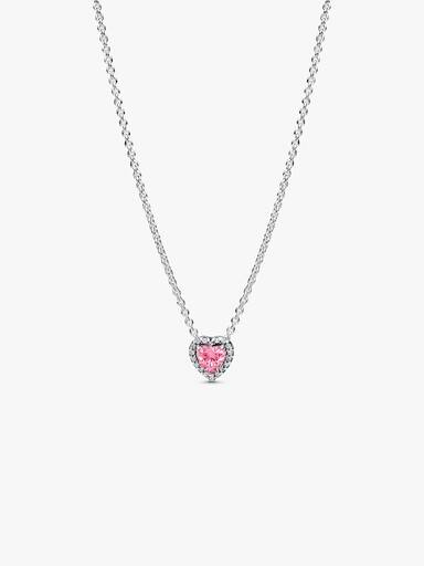 Halsband med hjärtformat hängsmycke