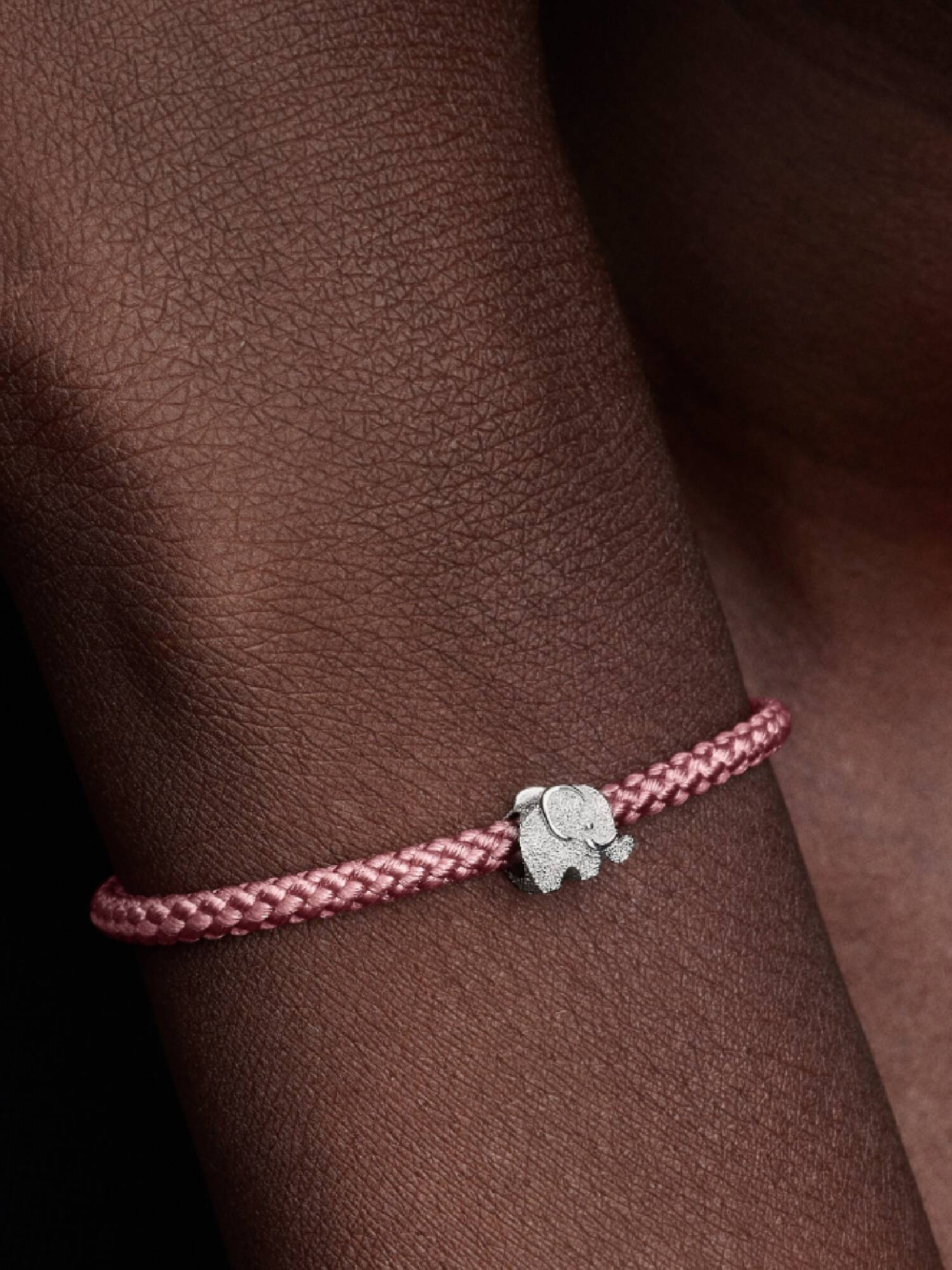 Miniberlock med strukturerad elefant