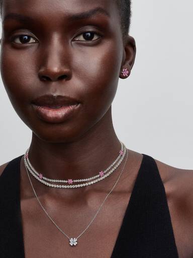 Tennishalsband med rosa blommor