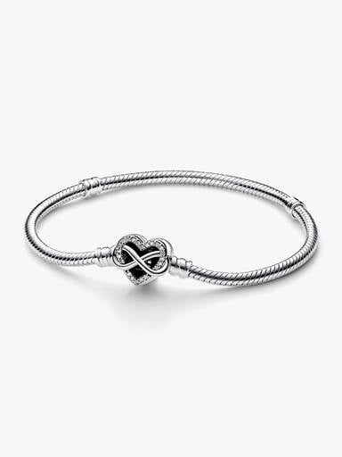 Pandora Moments glittrande ormkedjearmband med hjärtlås