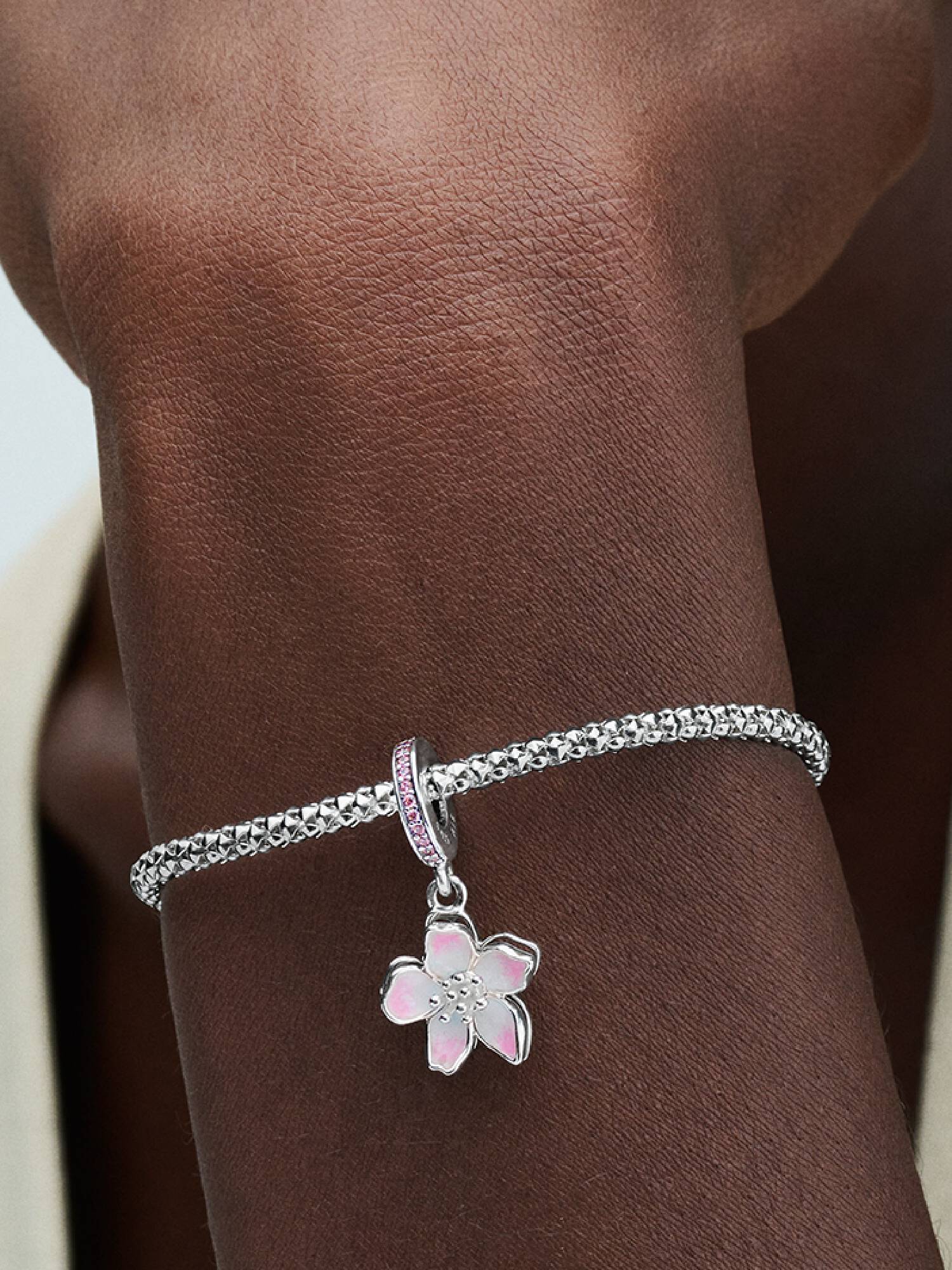 Hängberlock med körsbärsblomma