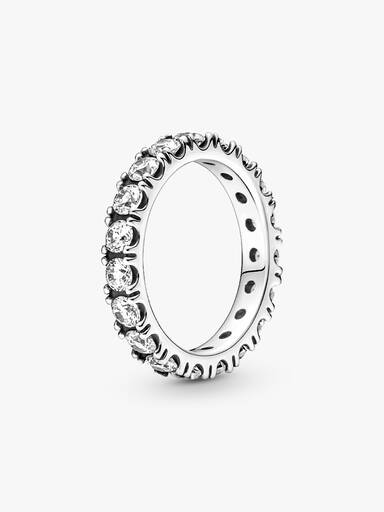 Evighetsring med glittrande stenar