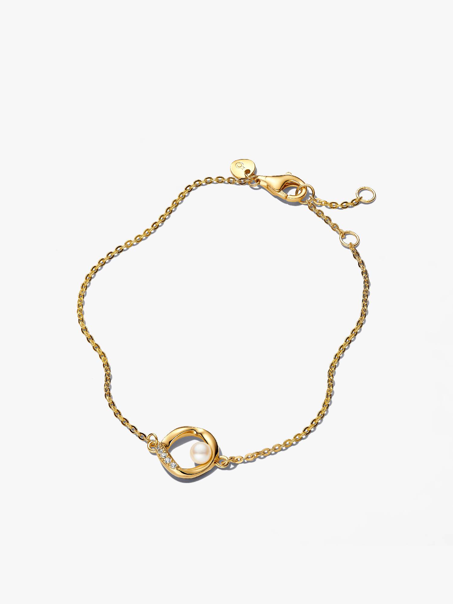 Armband med organiskt formade och behandlade sötvattenspärlor