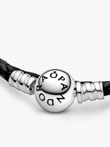 Pandora Moments dubbelt svart läderarmband