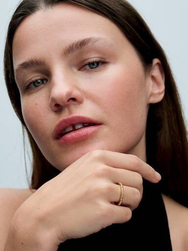 Pandora ME-ring med struktur och stenar