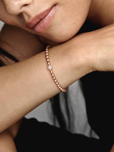 Armband med pavéinfattad pärla