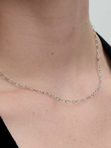 Collierhalsband med länkade hjärtan
