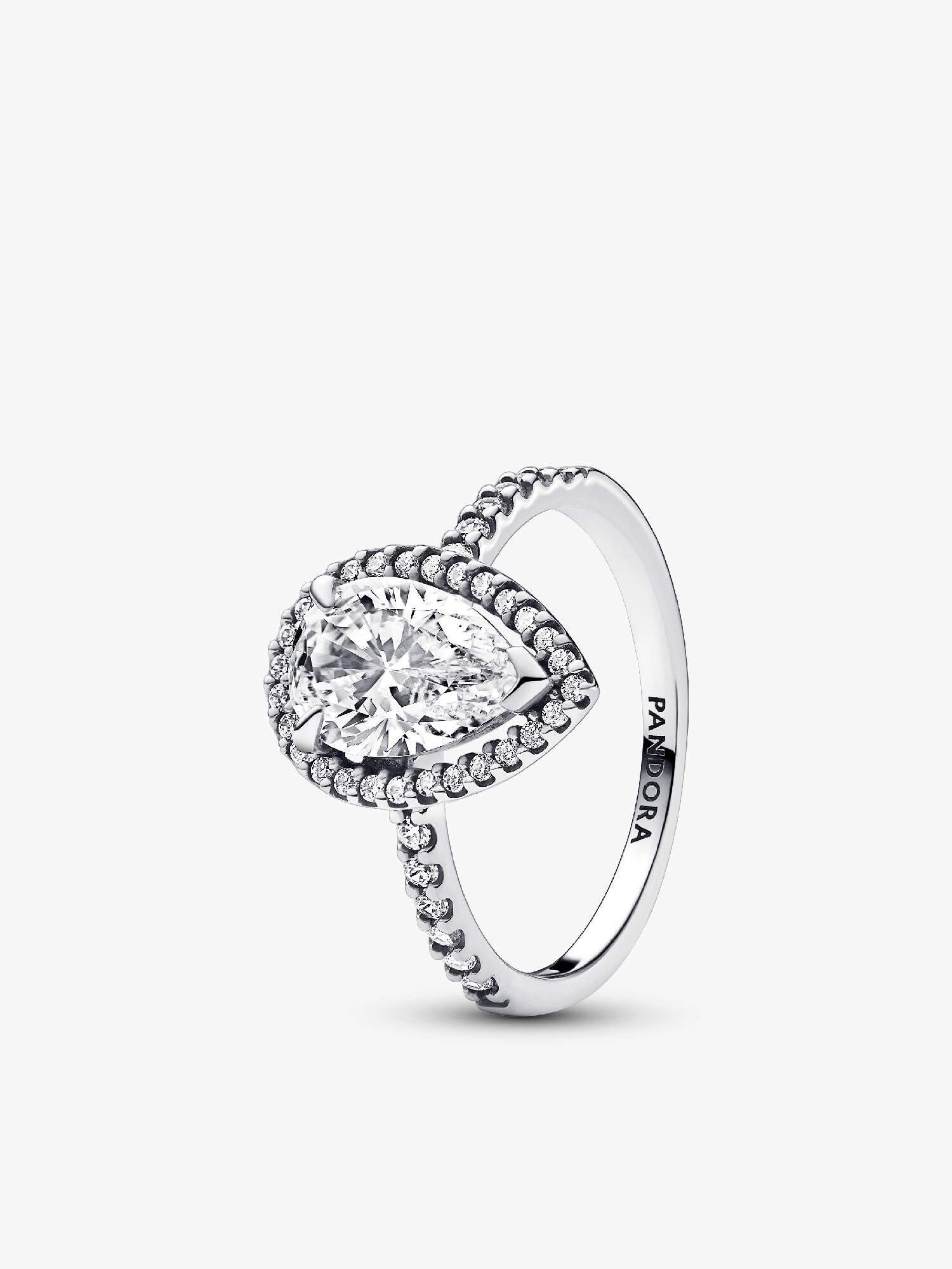 Ring med glittrande halo