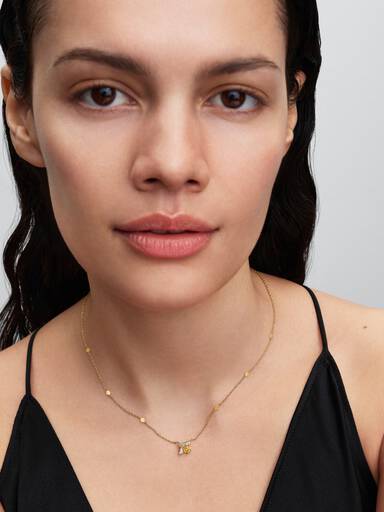 Halsband med hängsmycke
