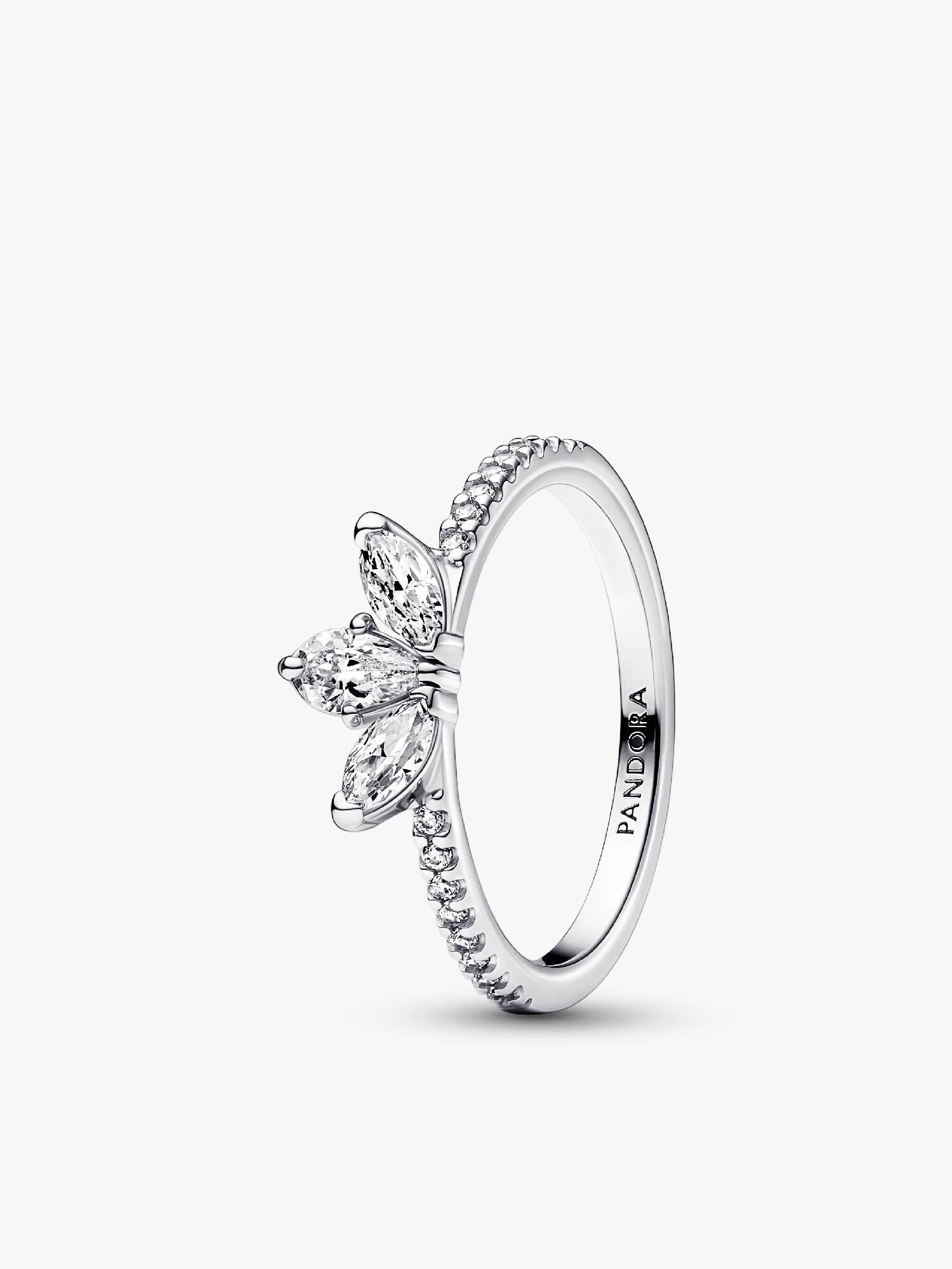 Ring med glittrande blomma