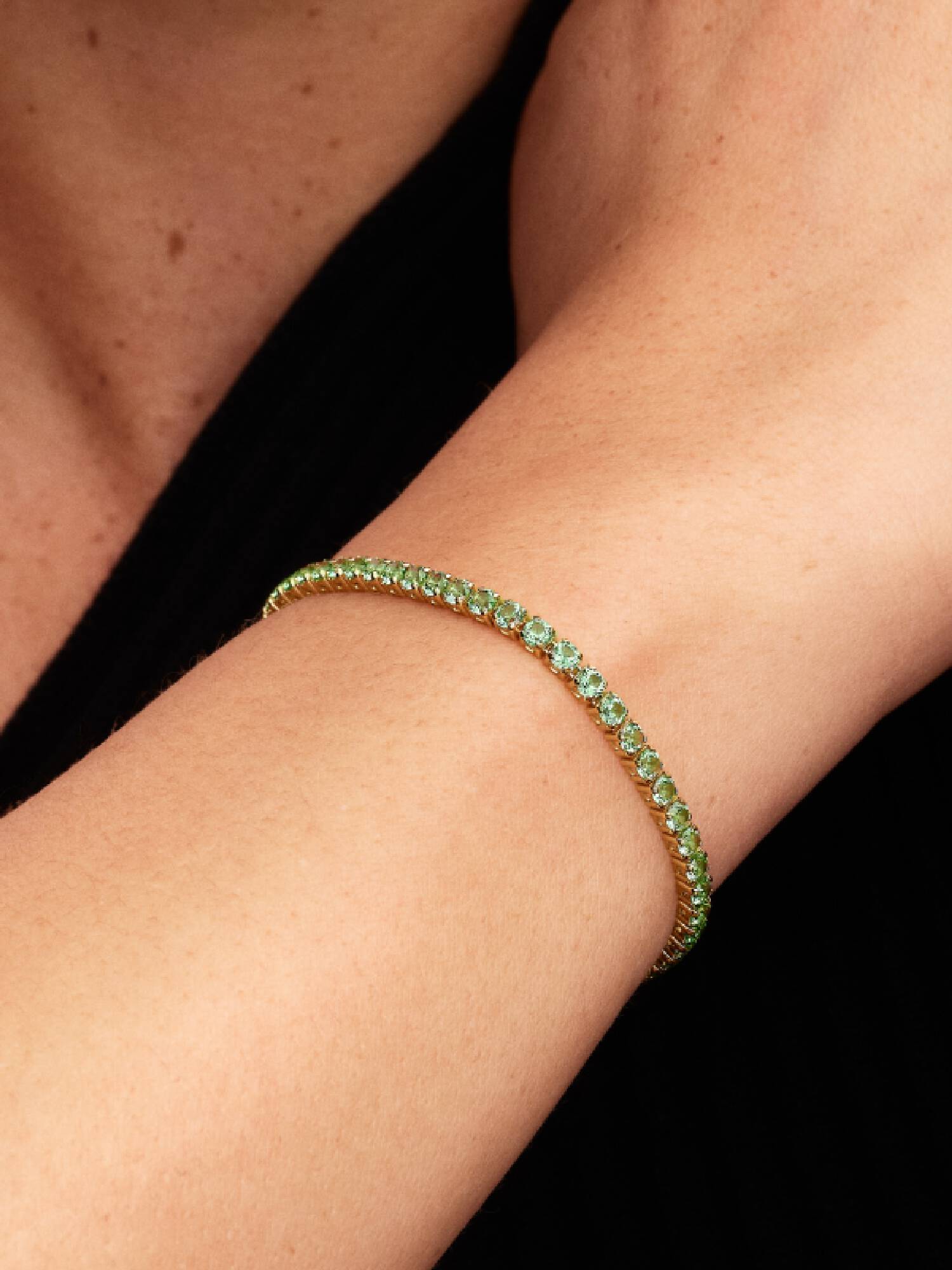 Glittrande grönt tennisarmband