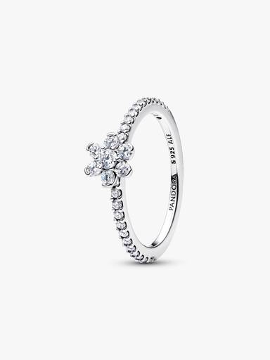 Ring med glittrande blomma