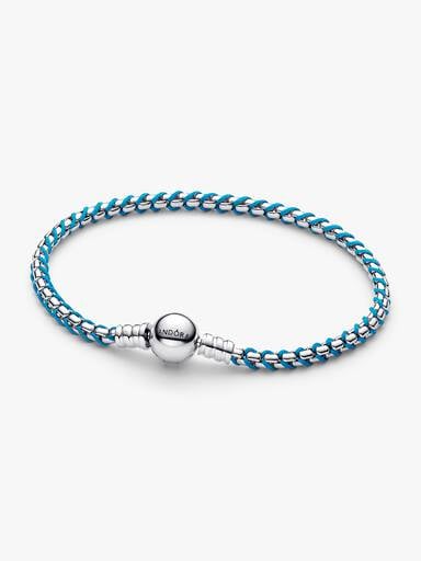 Flätat armband med turkos tygdetalj