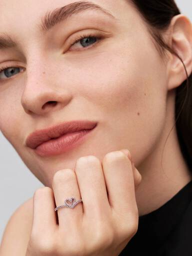 Wishbone-ring med gnistrande rosa hjärta