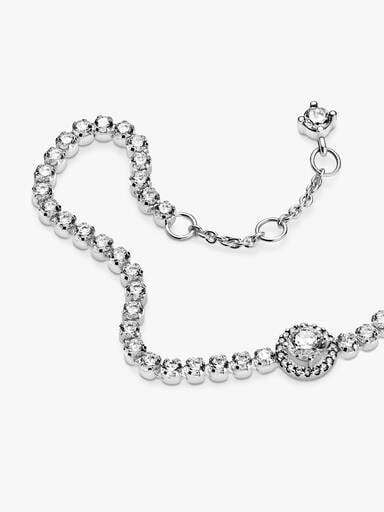Tennisarmband med glittrande halo