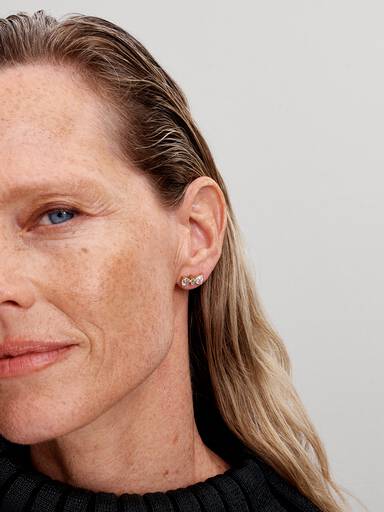 Stiftörhängen med glittrande rosett