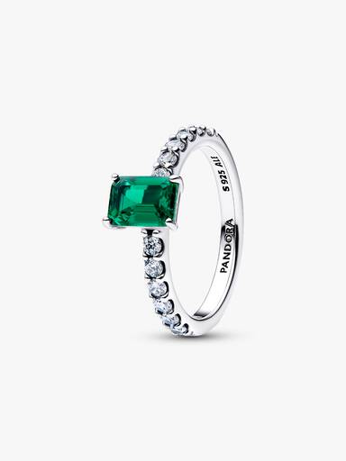 Ring med fyrkantig grön sten