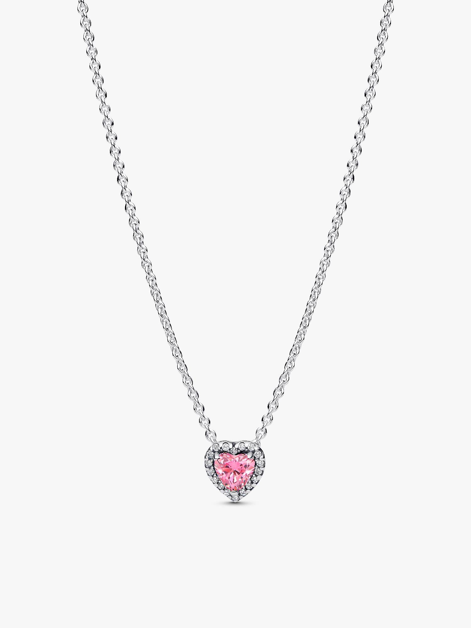 Halsband med hjärtformat hängsmycke