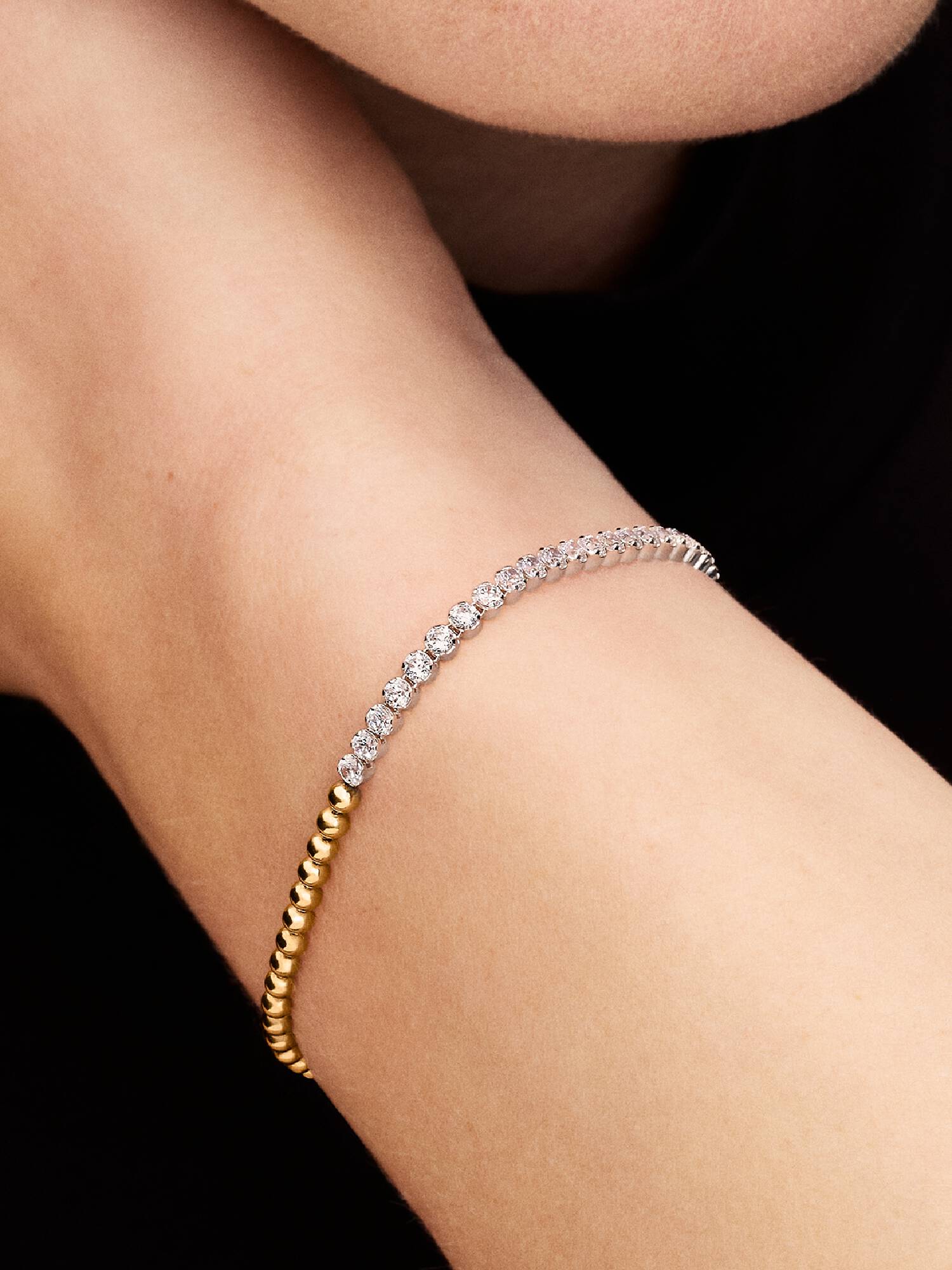 Pärlat armband med tennisdesign