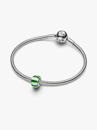 Grön berlock i muranoglas med pepparmintsmotiv