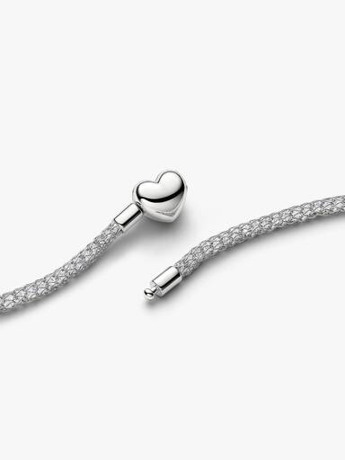 Glittrande meshhalsband med hjärtformat lås