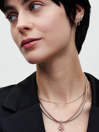 Hängberlock med glittrande evighetstecken och hjärta