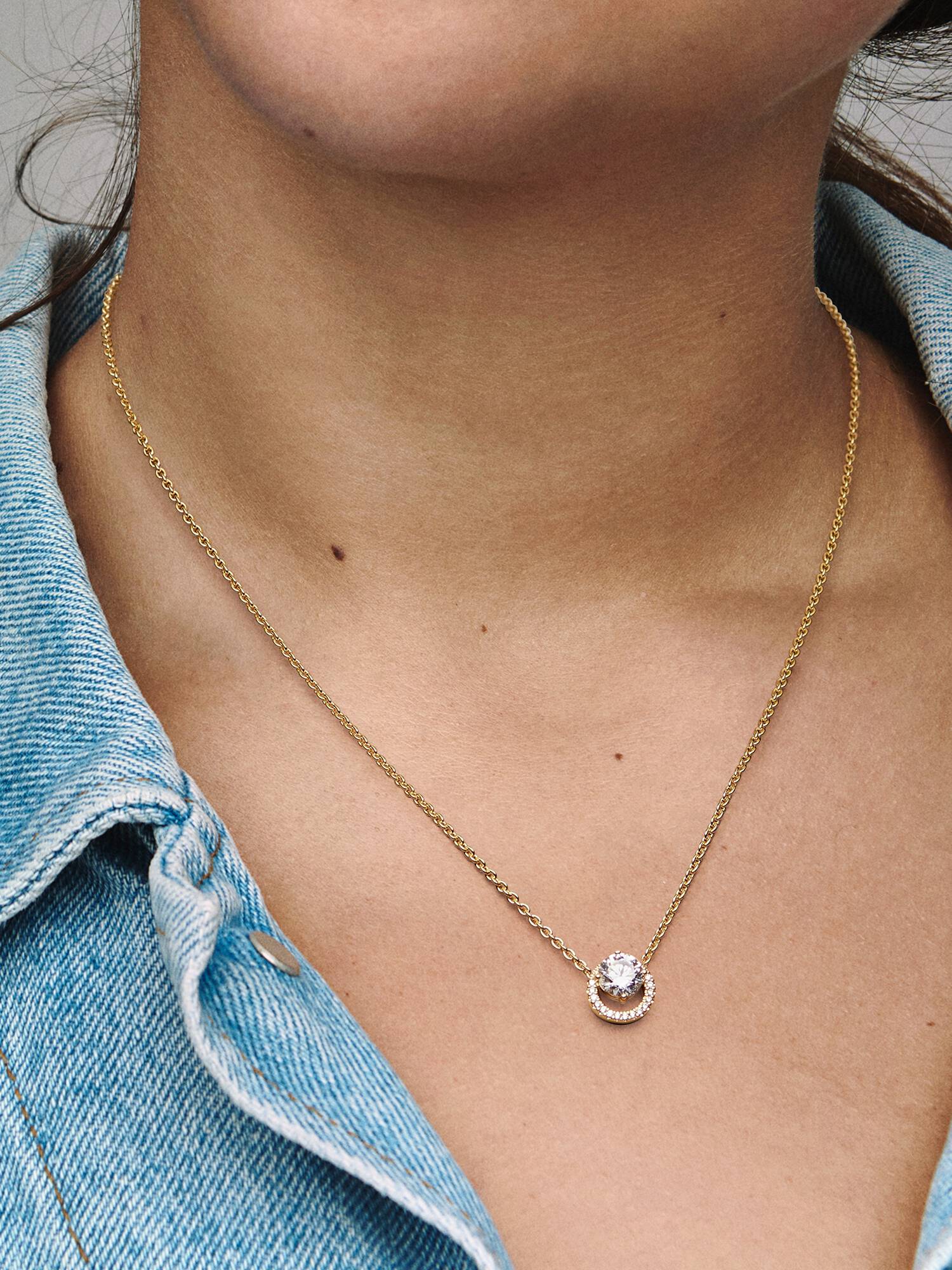 Glittrande Runt Halo Pendant Collier Halsband
