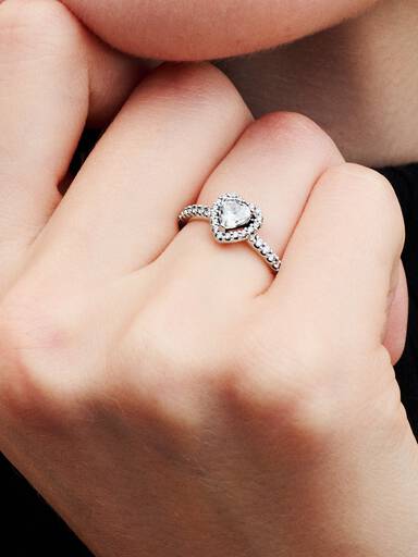 Ring med upphöjt hjärta