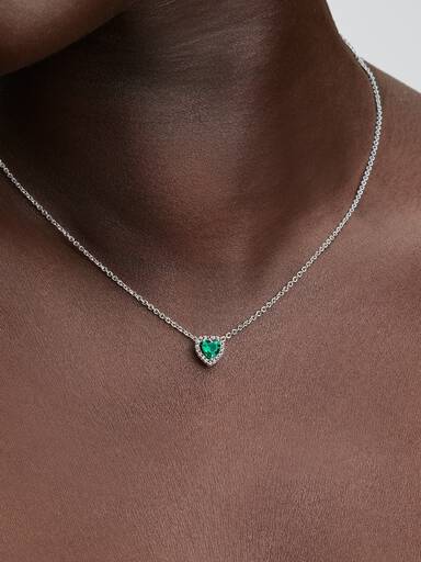 Halsband med gröna upphöjda hjärtan