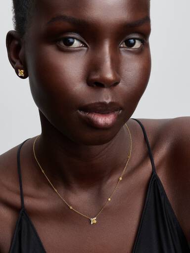 Halsband med hängsmycke