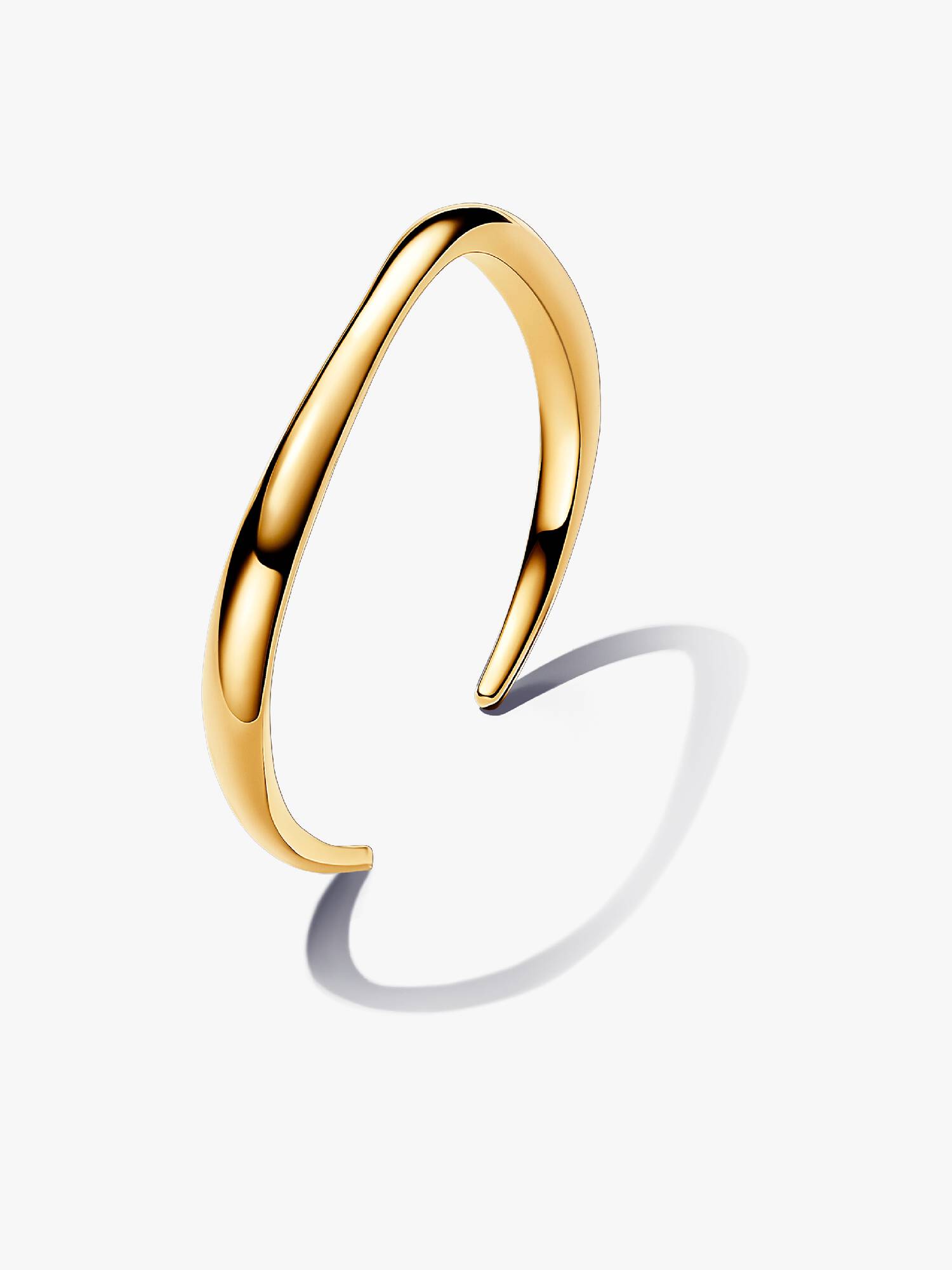 Organiskt formad öppen armring