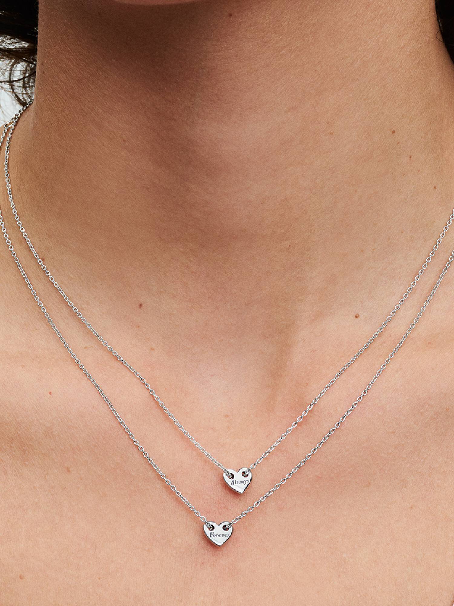 Delbart collierhalsband med hjärtformat hängsmycke