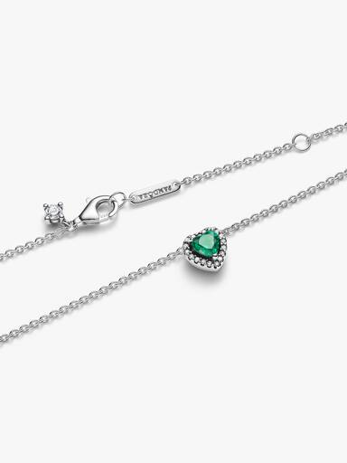 Halsband med gröna upphöjda hjärtan