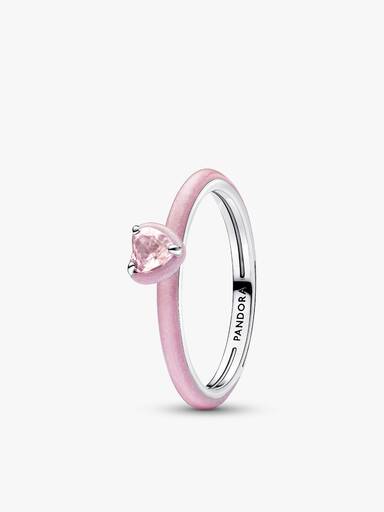 Färgglatt ringset med hjärtformade ringar
