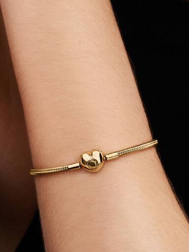 Pandora Moments ormkedjearmband med hjärtformat lås