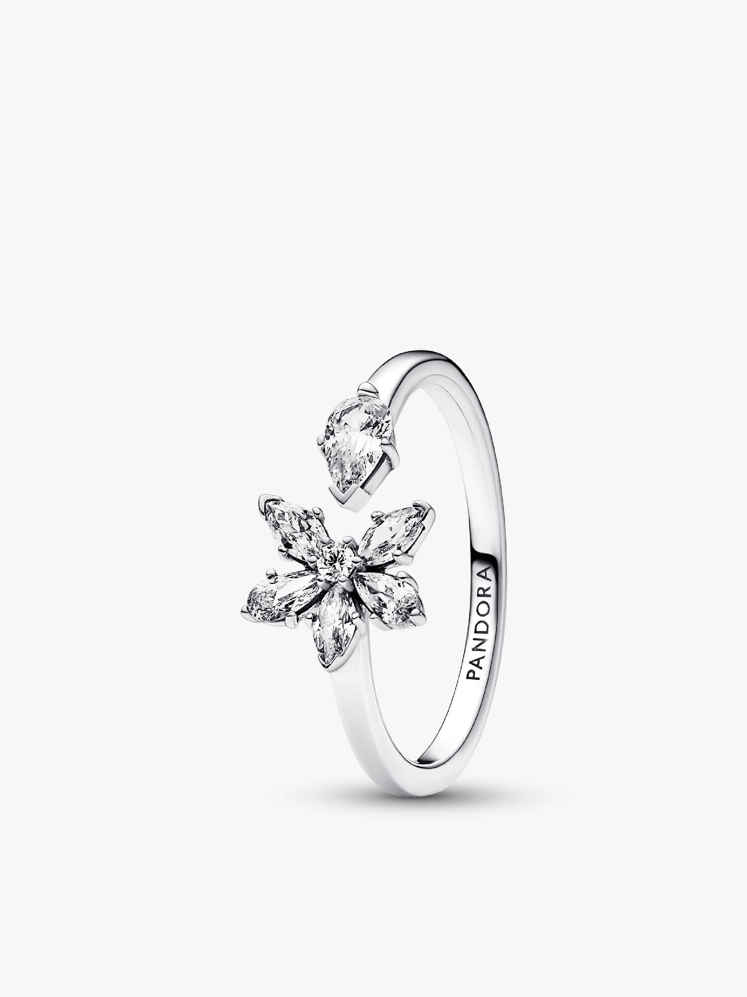 Glittrande naturinspirerad ring med stenar