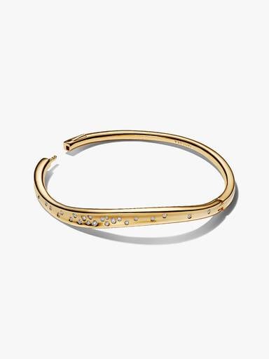 Organiskt formad och glittrande armring