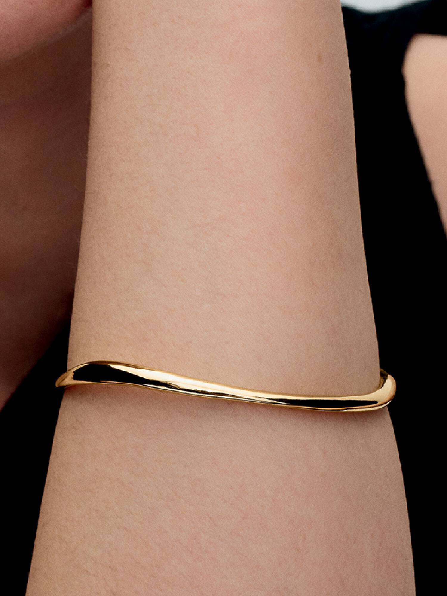 Organiskt formad armring