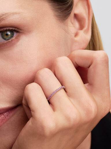Bandring med rosa glittrande stenar