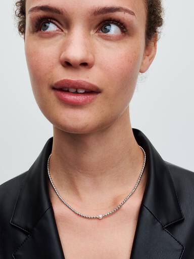 Collierhalsband med behandlade sötvattensodlade pärlor