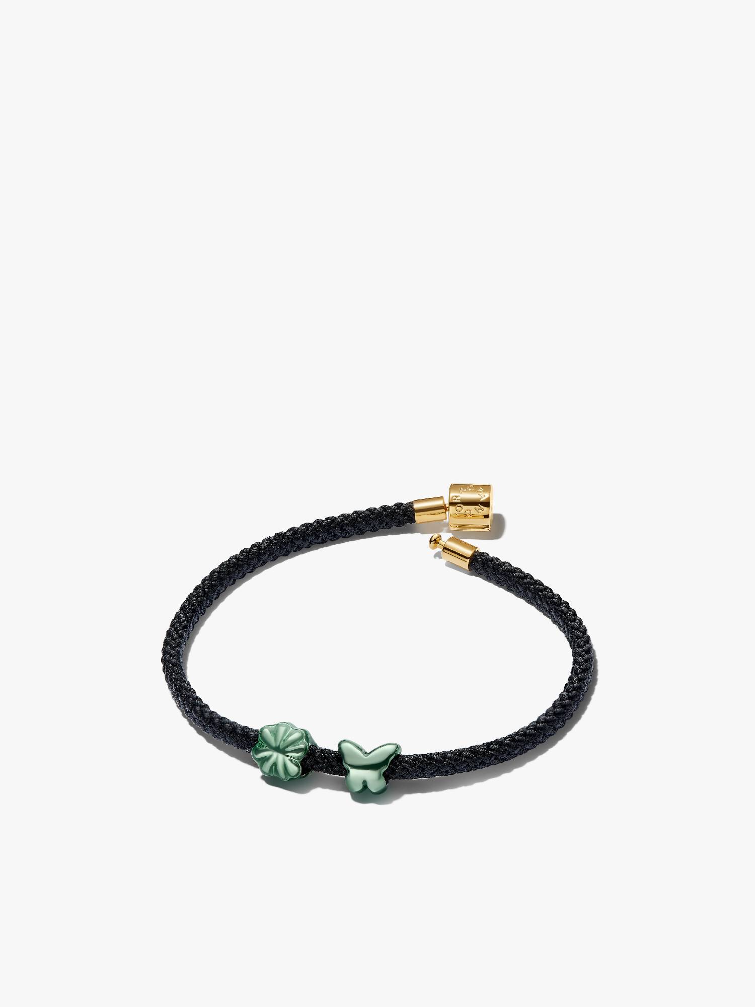 Armbandsset med snöre och miniberlocker i form av fjäril och fyrklöver