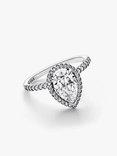 Ring med glittrande halo