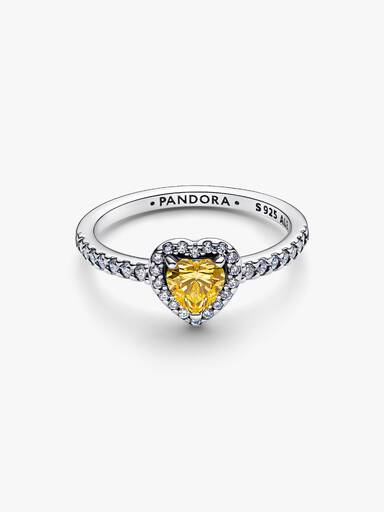 Ring med glittrande hjärta