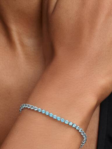 Glittrande ljusblått tennisarmband